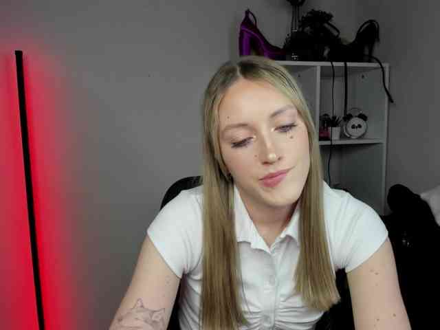 EvelynBlond26