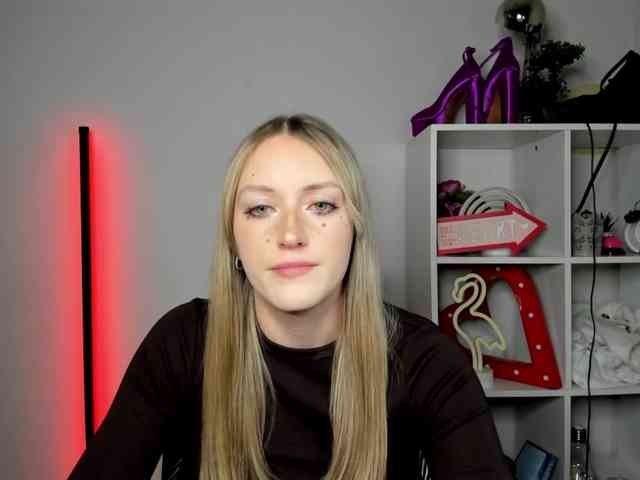 Model: EvelynBlond26