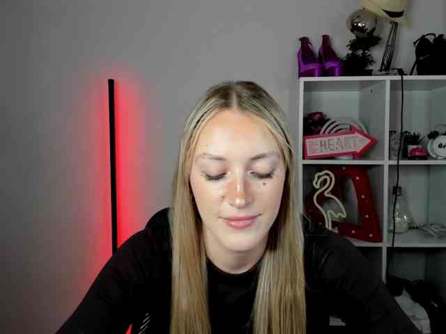 EvelynBlond26