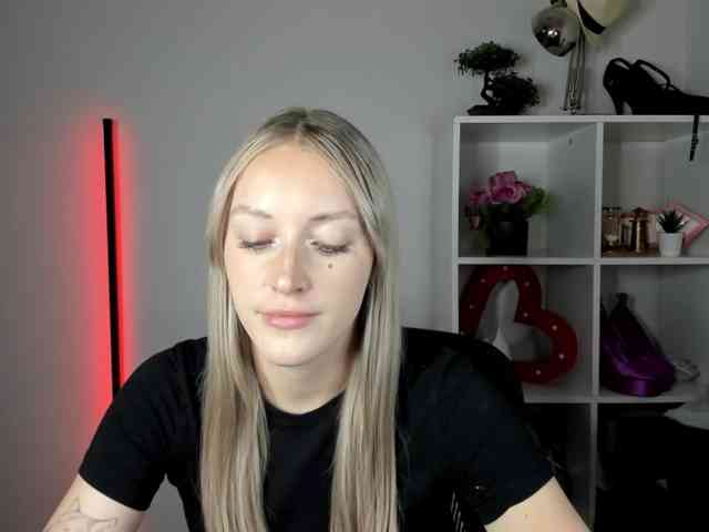 EvelynBlond26