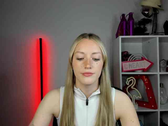 EvelynBlond26