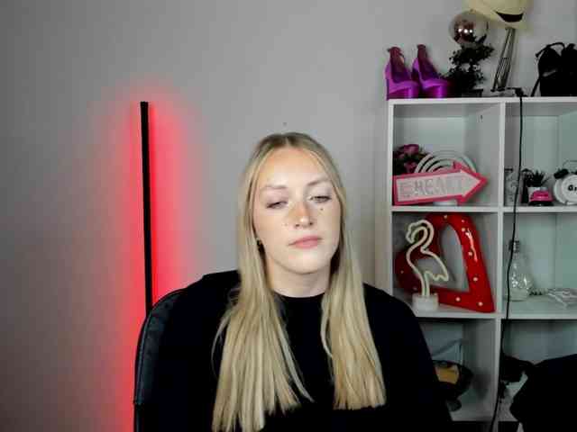 EvelynBlond26