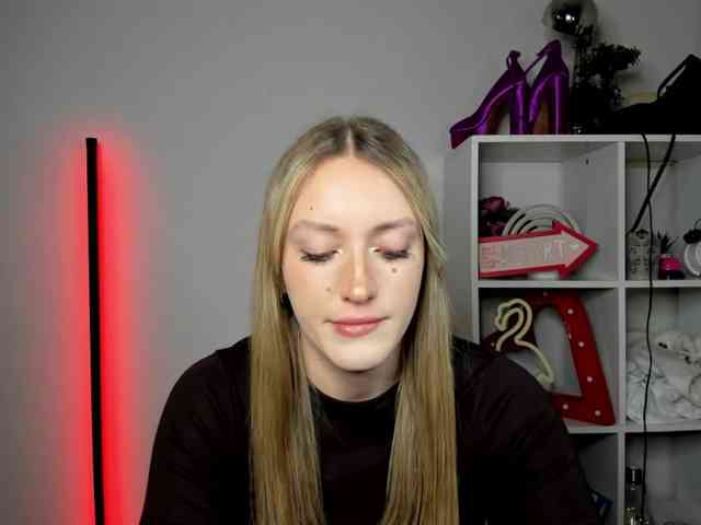 Model: EvelynBlond26