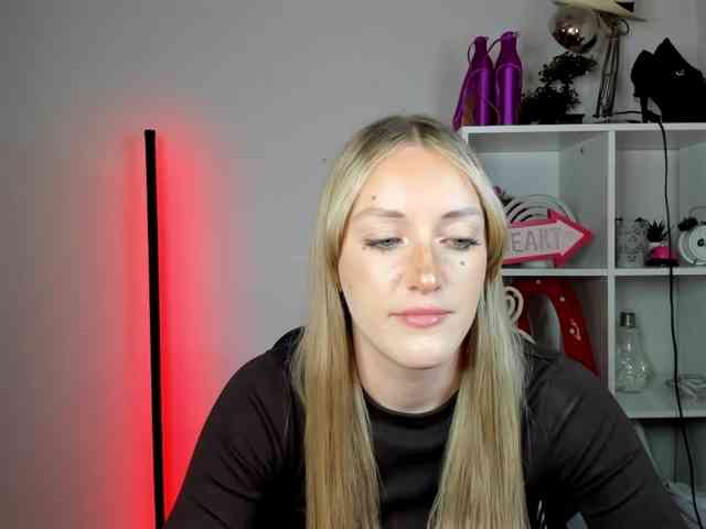 EvelynBlond26
