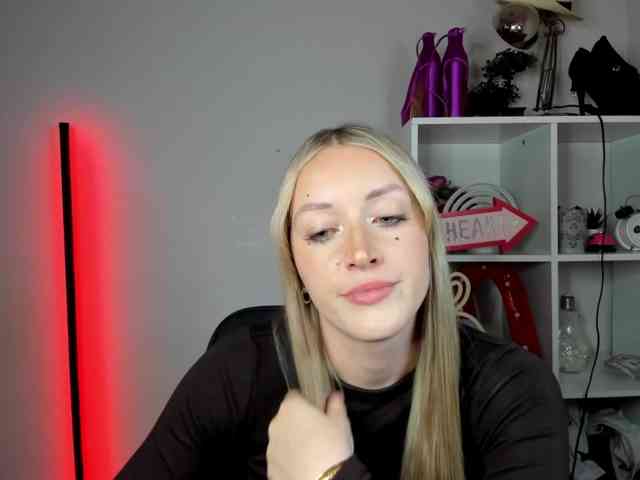 EvelynBlond26