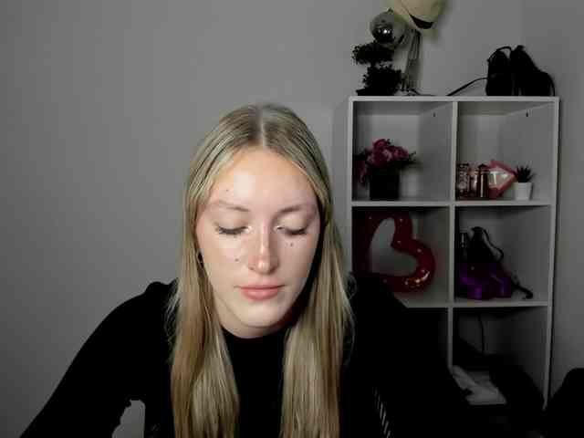 Model: EvelynBlond26