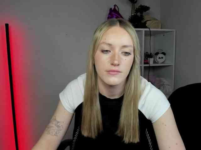 EvelynBlond26