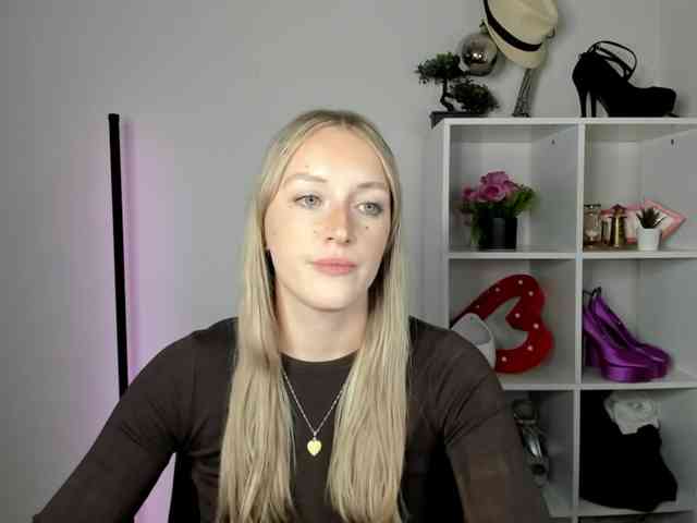 EvelynBlond26