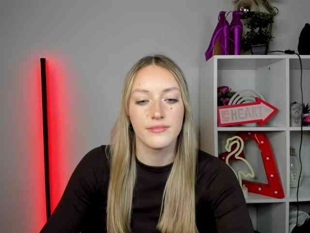 Model: EvelynBlond26