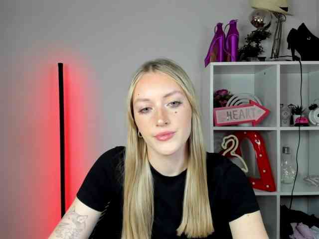 Model: EvelynBlond26