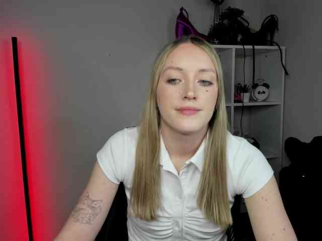 EvelynBlond26
