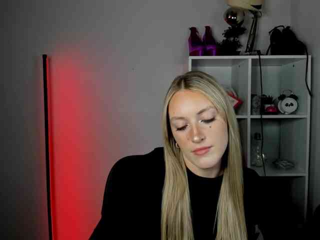 EvelynBlond26