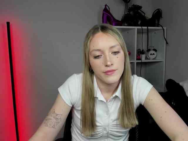 EvelynBlond26
