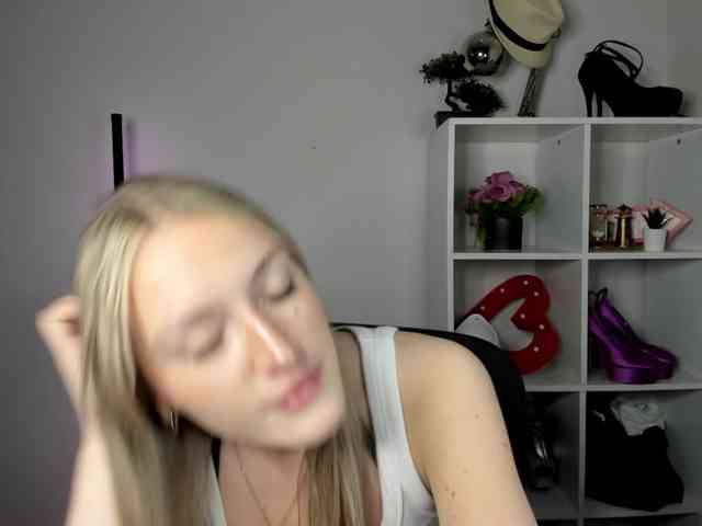 EvelynBlond26