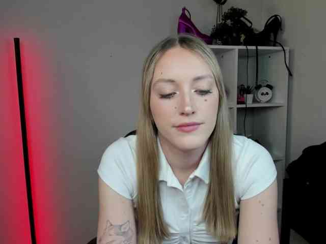 EvelynBlond26