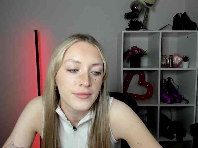 Model: EvelynBlond26