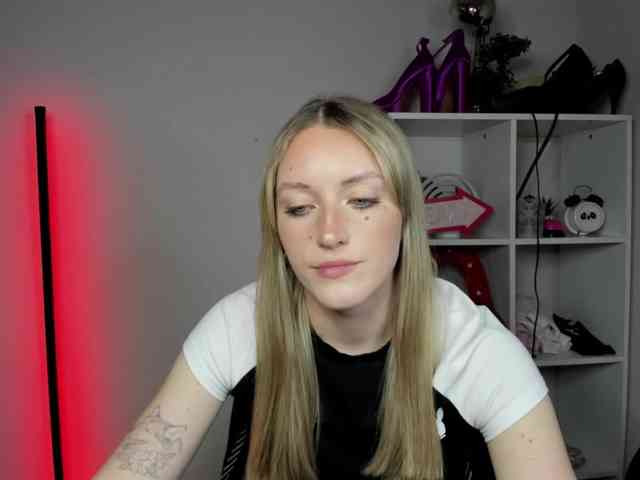 EvelynBlond26