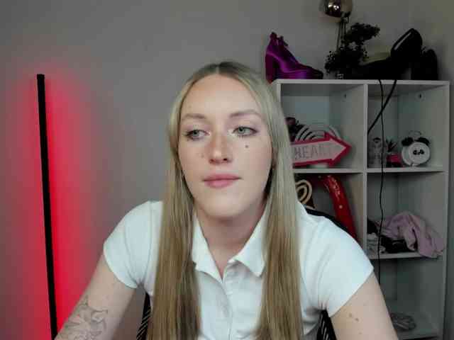 EvelynBlond26