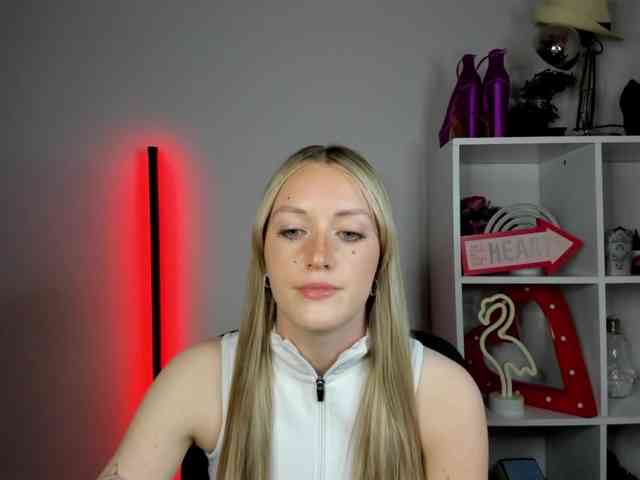 EvelynBlond26