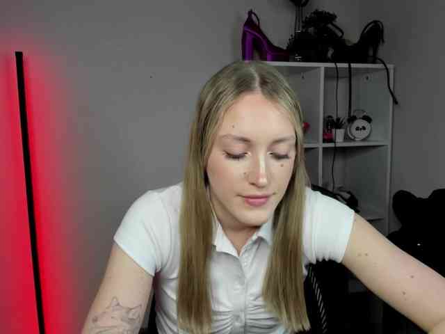 EvelynBlond26