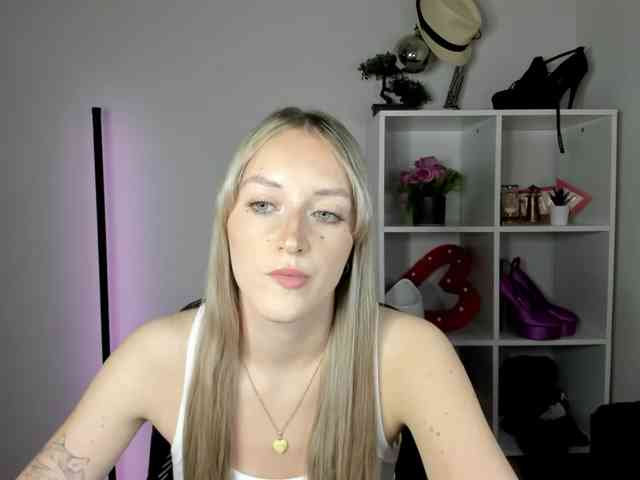 EvelynBlond26