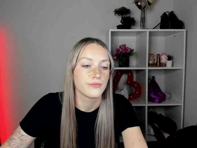 EvelynBlond26 webcam