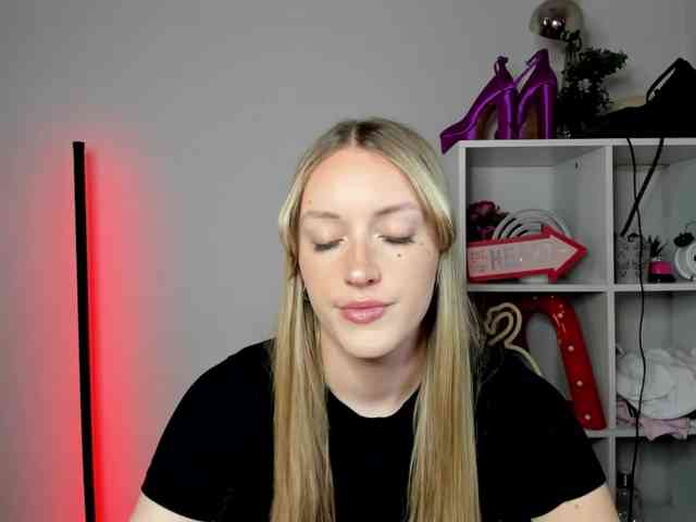 EvelynBlond26
