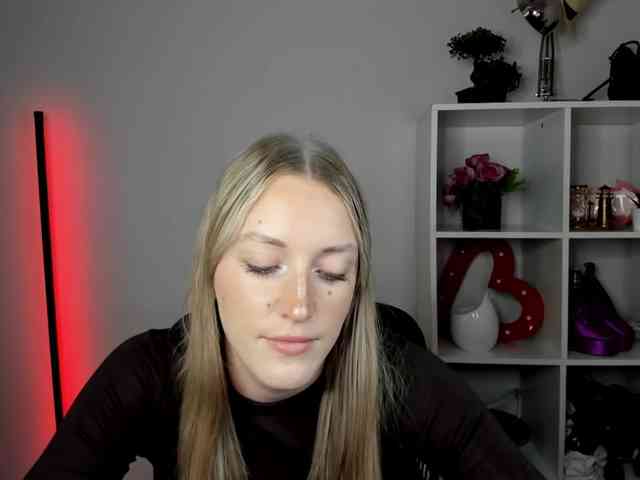 EvelynBlond26