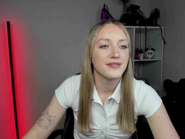EvelynBlond26