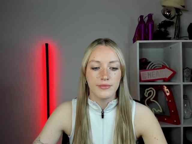 EvelynBlond26