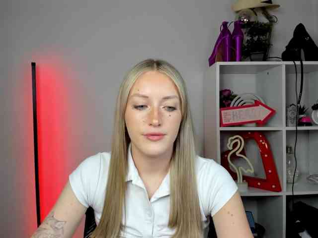 EvelynBlond26