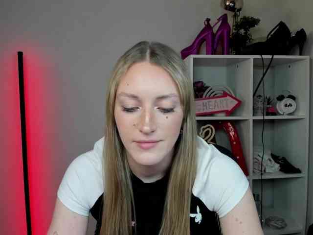 EvelynBlond26