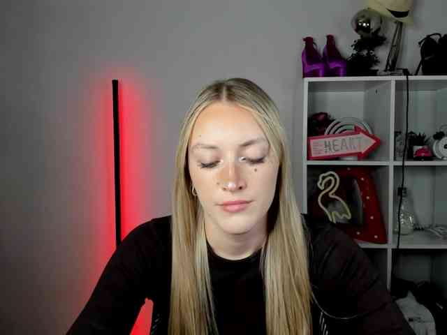 EvelynBlond26
