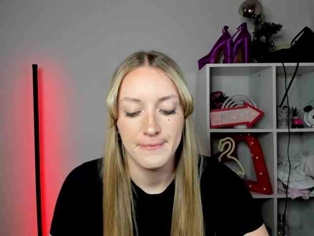 EvelynBlond26