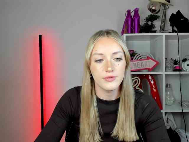 EvelynBlond26
