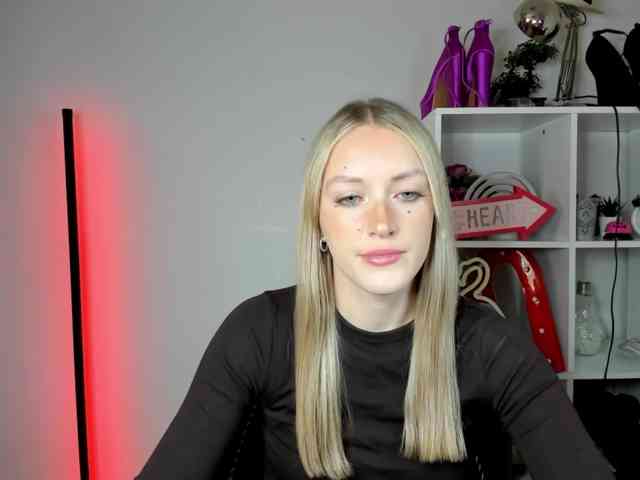 EvelynBlond26