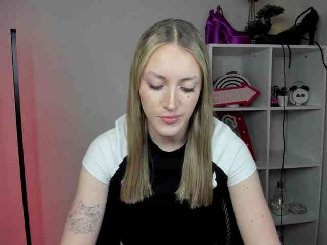 EvelynBlond26