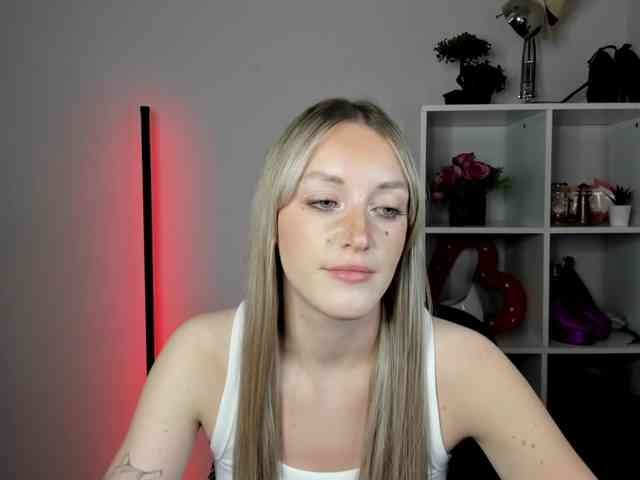 Model: EvelynBlond26