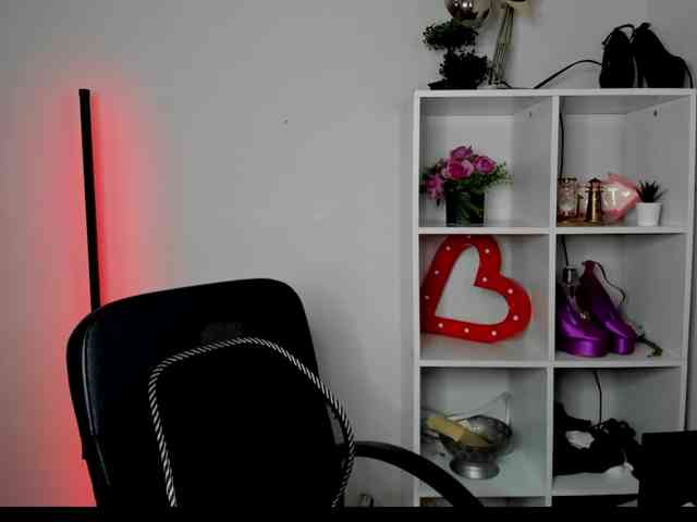 EvelynBlond26 webcam
