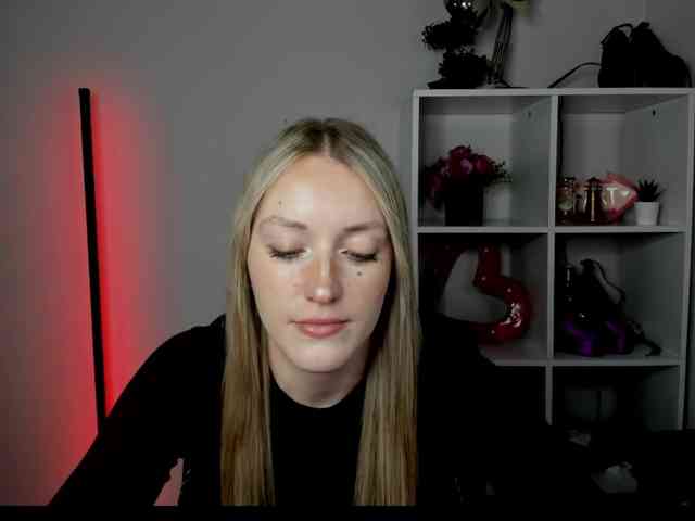 Model: EvelynBlond26
