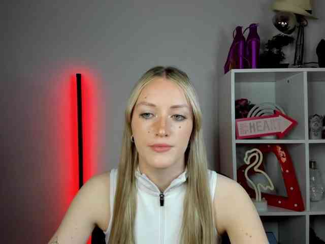 EvelynBlond26