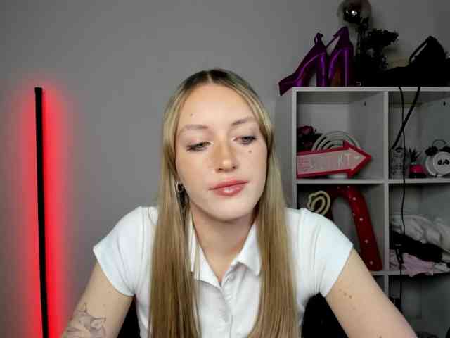 EvelynBlond26