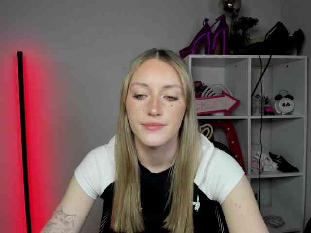 EvelynBlond26
