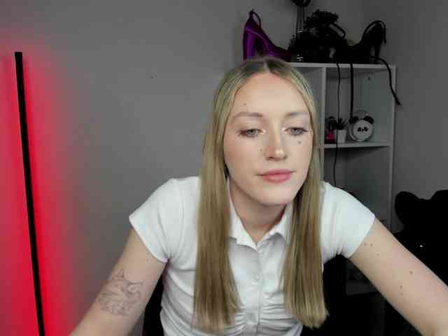 EvelynBlond26