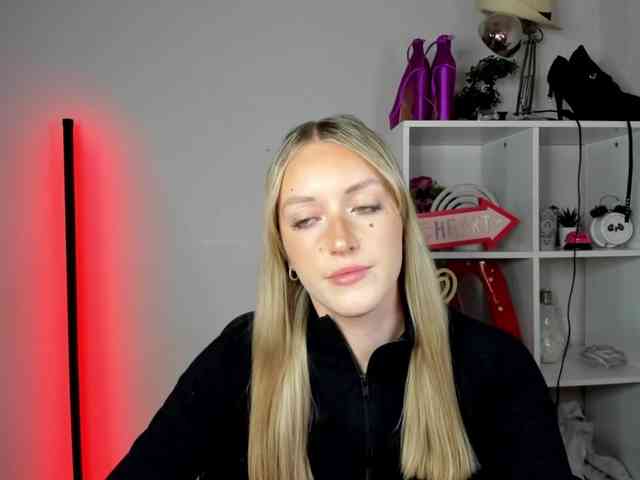 EvelynBlond26