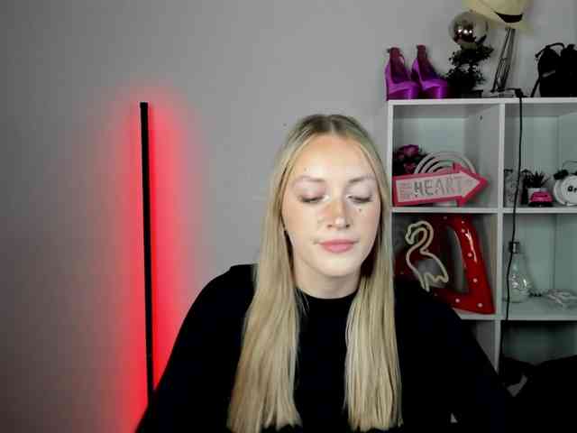 EvelynBlond26