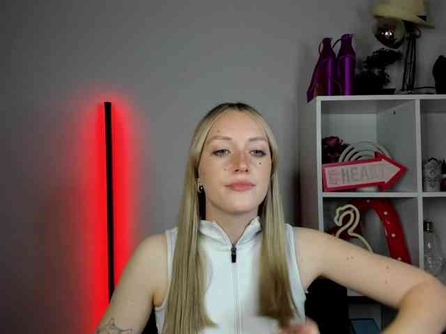EvelynBlond26