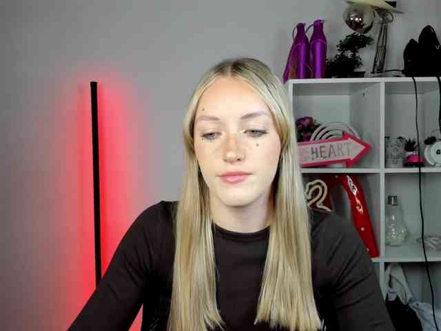 EvelynBlond26