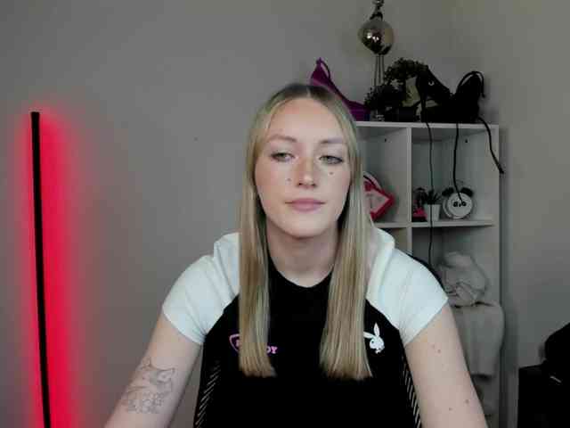 EvelynBlond26