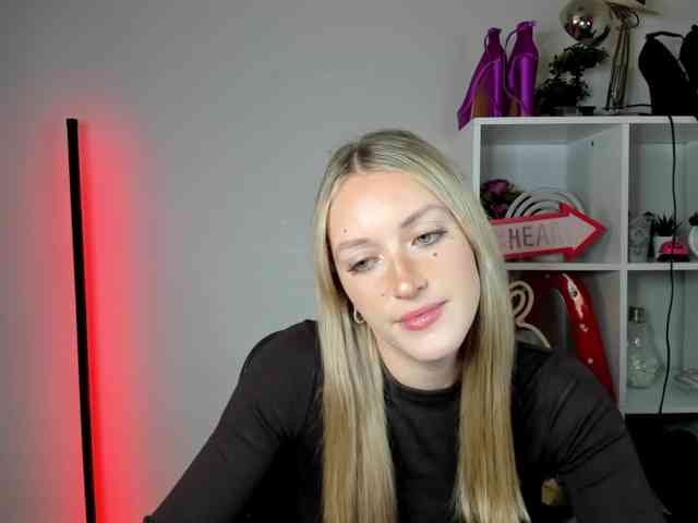 EvelynBlond26